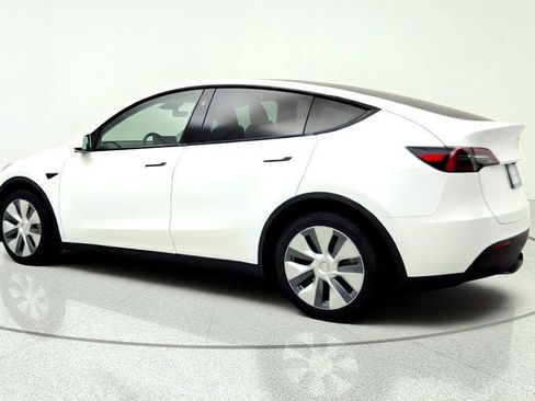 Used 2023 Tesla Model Y AWD image 7