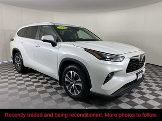 Used 2023 Toyota Highlander XLE AWD/4WD video 1