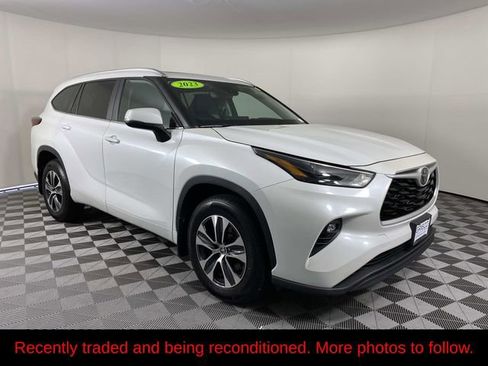 Used 2023 Toyota Highlander XLE AWD/4WD image 1