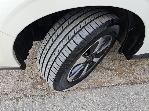 Used 2018 Subaru Forester 2.5i Premium w/ All-Weather Package image 32