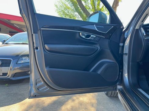 Used 2018 Volvo XC90 T6 Momentum w/ Convenience Package image 12