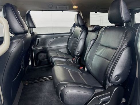 Used 2015 Toyota Sienna SE image 24