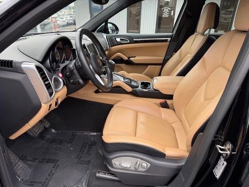 Used 2016 Porsche Cayenne w/ Premium Package AWD/4WD image 14
