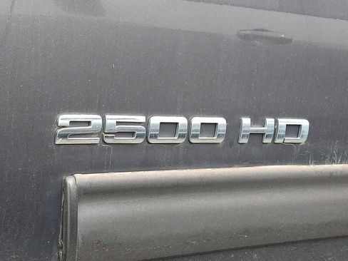 Used 2011 Chevrolet Silverado 2500 LT w/ Interior Plus Package AWD/4WD image 9