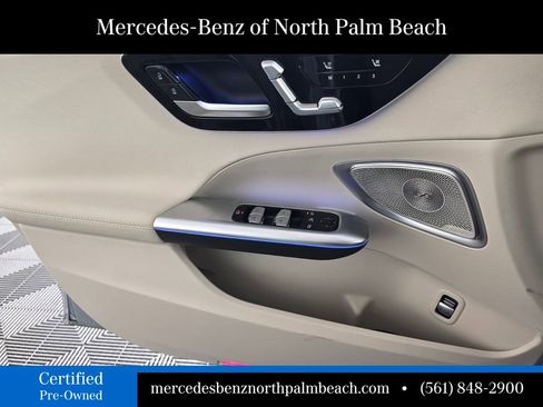 Used 2025 Mercedes-Benz C 300 Sedan image 24