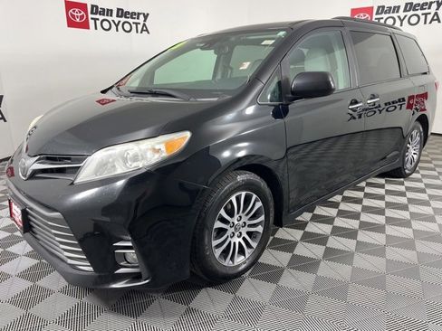 Used 2020 Toyota Sienna XLE image 22