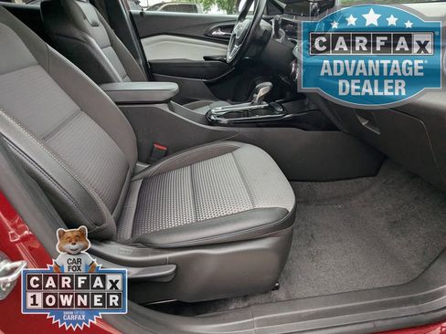 Certified 2025 Chevrolet Trax LT w/ LT Convenience Package FWD image 19