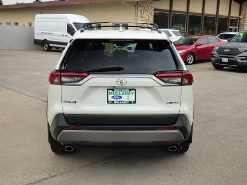 Used 2020 Toyota RAV4 Limited FWD image 4