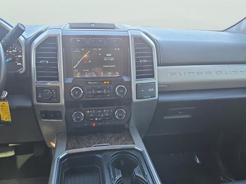 Certified 2019 Ford F250 Lariat w/ Chrome Package image 18