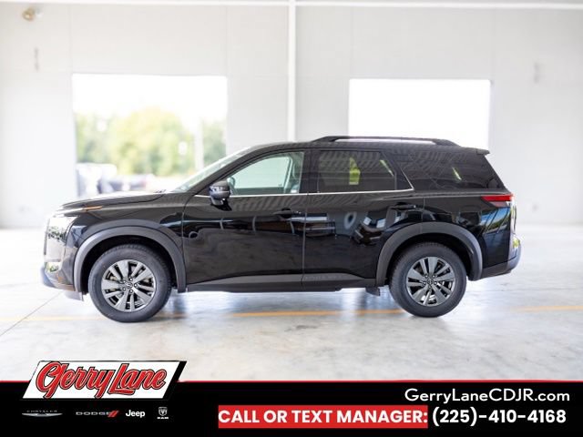 Used 2025 Nissan Pathfinder SV FWD image 4
