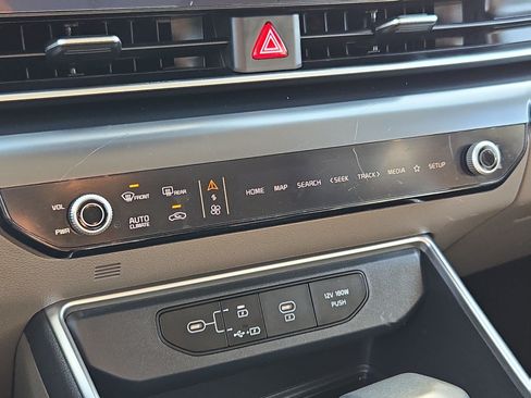 Used 2025 Kia Carnival FWD image 25