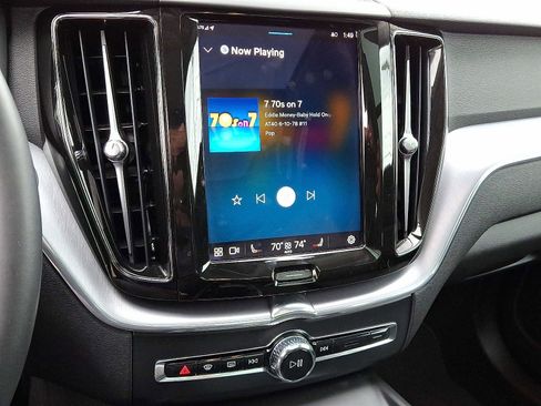 Used 2022 Volvo XC60 B5 Momentum image 20