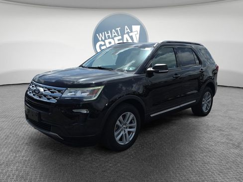 Used 2019 Ford Explorer XLT w/ Equipment Group 202A AWD/4WD image 8