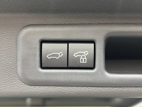 Used 2025 Toyota Sequoia Platinum image 18