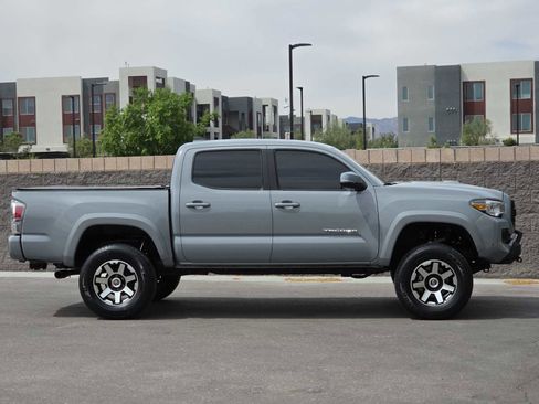 Used 2020 Toyota Tacoma TRD Sport w/ Technology Package image 10