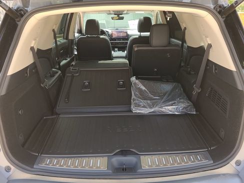New 2026 Nissan Pathfinder Platinum w/ Accent Package FWD image 8