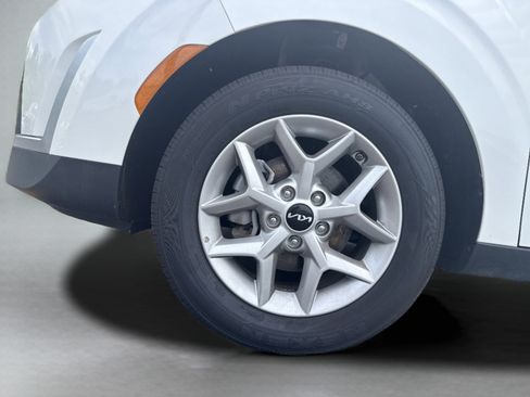 Used 2025 Kia Soul LX FWD image 26