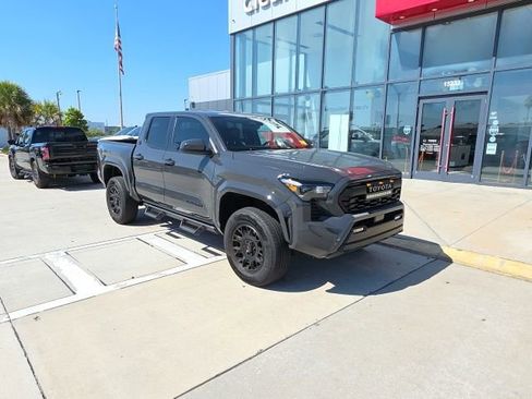 Used 2025 Toyota Tacoma SR5 image 2