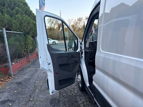Used 2023 Ford Transit 250 Medium Roof AWD w/ Load Area Protection Package image 11