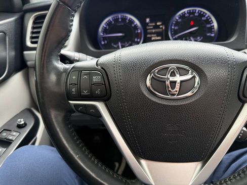 Used 2018 Toyota Highlander XLE image 12
