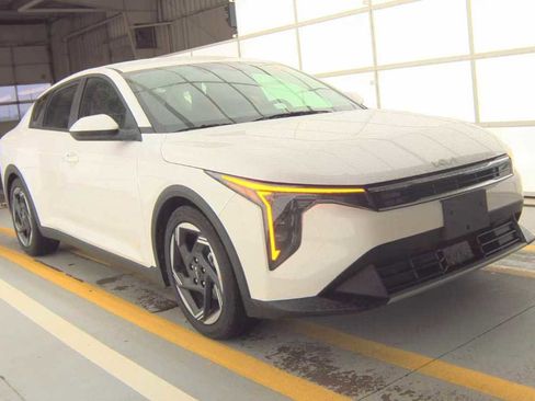 Used 2025 Kia K4 EX FWD image 3