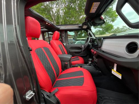Used 2025 Jeep Wrangler Unlimited Sport AWD/4WD image 23