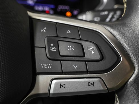 Used 2023 Volkswagen Tiguan SE image 28