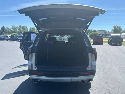Used 2024 Chevrolet Traverse Z71 w/ Enhanced Driving Package AWD/4WD image 45