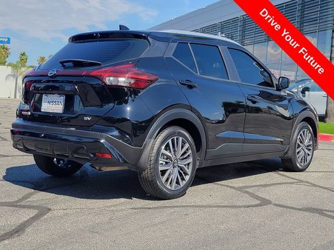 Used 2021 Nissan Kicks SV FWD image 4
