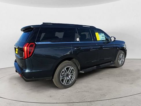 Used 2025 Ford Expedition Active AWD/4WD image 3