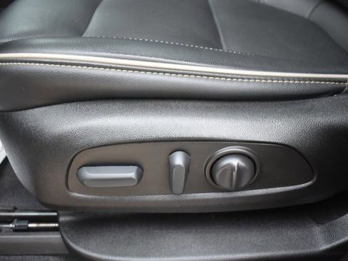 Used 2023 Chevrolet Traverse Premier image 15