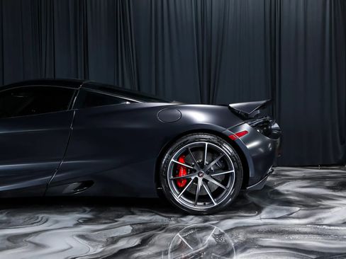 Used 2018 McLaren 720S RWD image 16