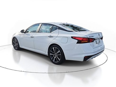 Used 2025 Nissan Altima 2.5 SV image 3