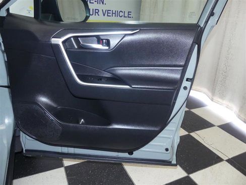 Used 2022 Toyota RAV4 XLE image 24