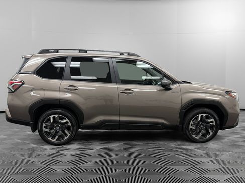 Used 2025 Subaru Forester Premium image 6