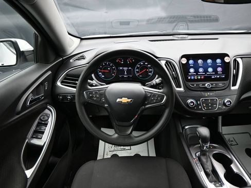 Used 2024 Chevrolet Malibu LT FWD image 12