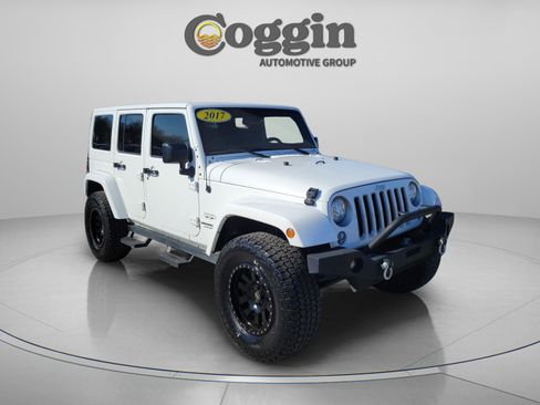 Used 2017 Jeep Wrangler Unlimited Sahara w/ Max Tow Package image 4