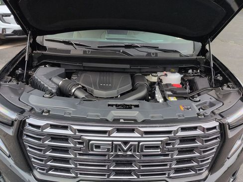 New 2026 GMC Acadia Denali Ultimate w/ LPO, Floor Liner Package AWD/4WD image 17