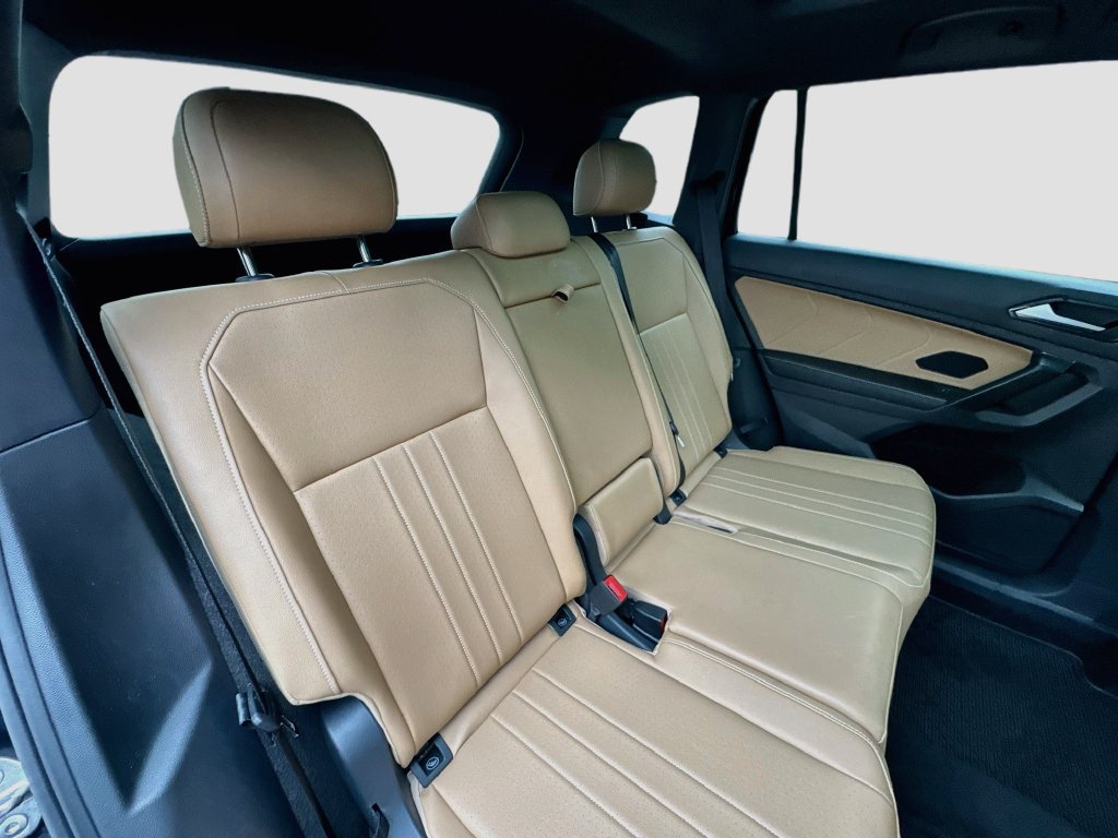 Used 2023 Volkswagen Tiguan SE w/ Panoramic Sunroof Package AWD/4WD image 28