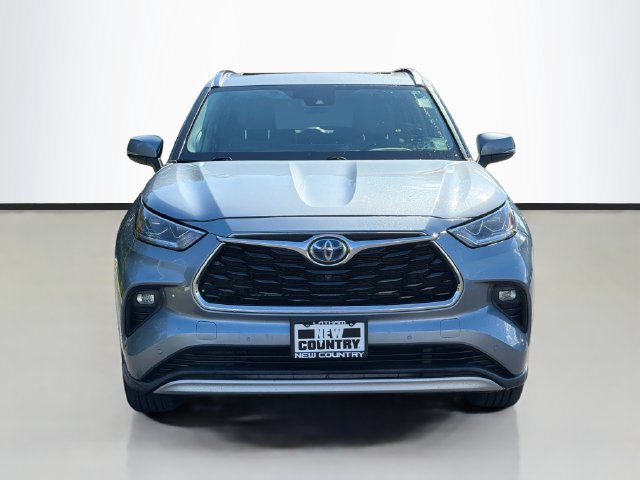 Used 2020 Toyota Highlander Platinum AWD/4WD image 2