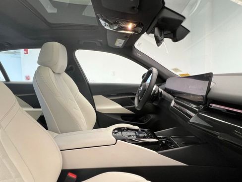 Certified 2025 BMW 530i w/ Premium Package image 6