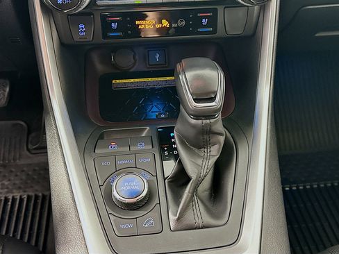 Used 2020 Toyota RAV4 Limited image 25