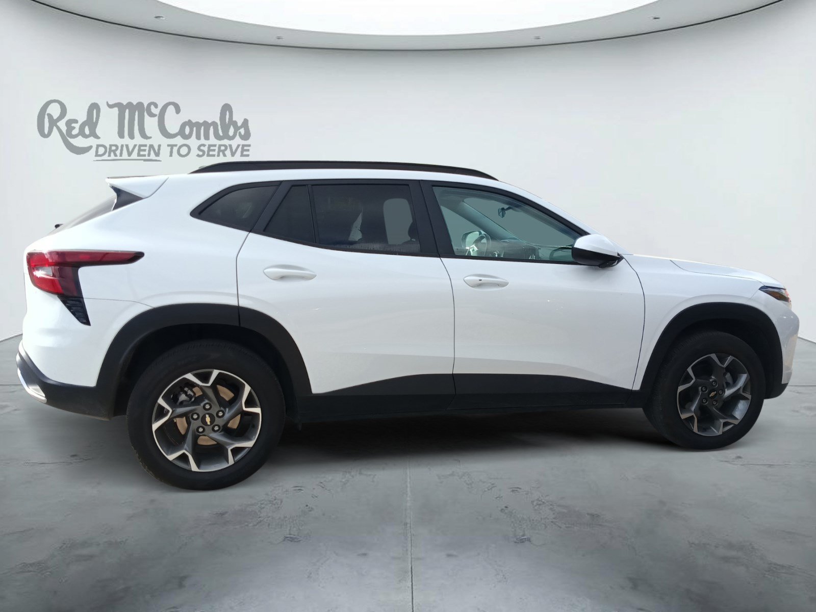 Used 2025 Chevrolet Trax LT w/ LT Convenience Package FWD image 3