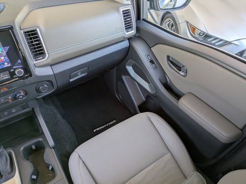 Used 2022 Nissan Frontier SV image 15