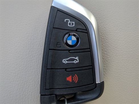 New 2026 BMW 330i Sedan w/ M Sport Package image 30