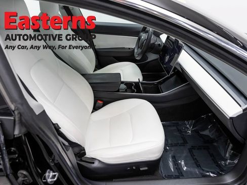 Used 2020 Tesla Model 3 Standard Range RWD image 19
