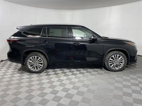 New 2026 Toyota Highlander Limited AWD/4WD image 8
