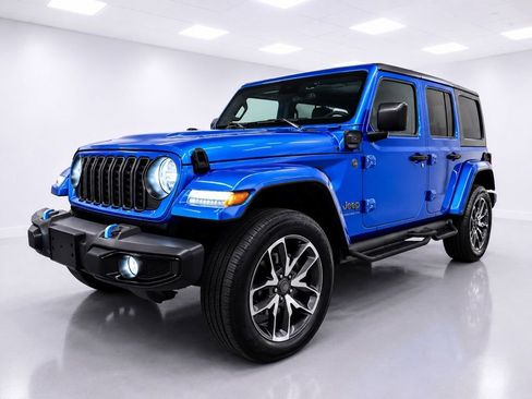 Used 2024 Jeep Wrangler Unlimited w/ Convenience Group AWD/4WD image 2