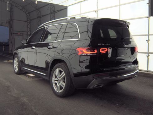 Used 2023 Mercedes-Benz GLB 250 w/ Premium Package image 10