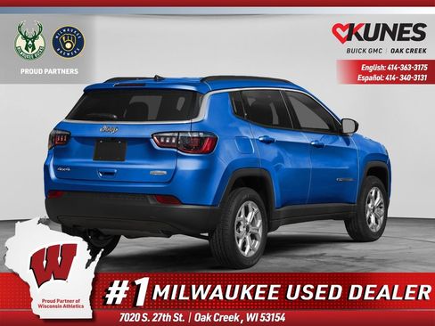 Used 2025 Jeep Compass Limited AWD/4WD image 3